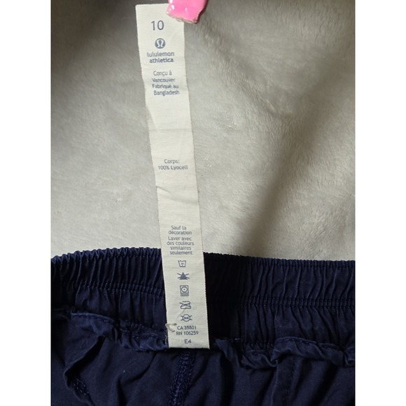 Lululemon & Go Keepsake Navy Tencel Pleated Shorts Size 10 - Picture 9 of 12